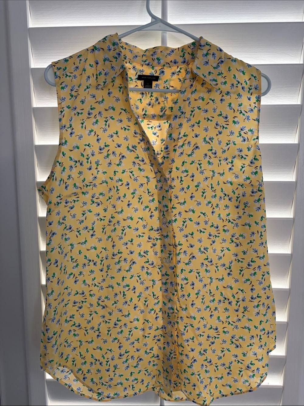 Ann Taylor Yellow Sleeveless Floral V-Neck Blouse
